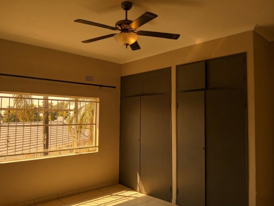 To Let 4 Bedroom Property for Rent in Safari Gardens North West